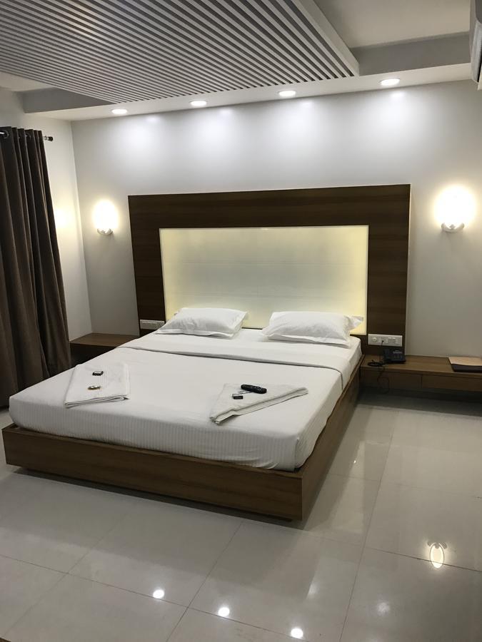 Hotel Comfort Bharuch Exterior foto