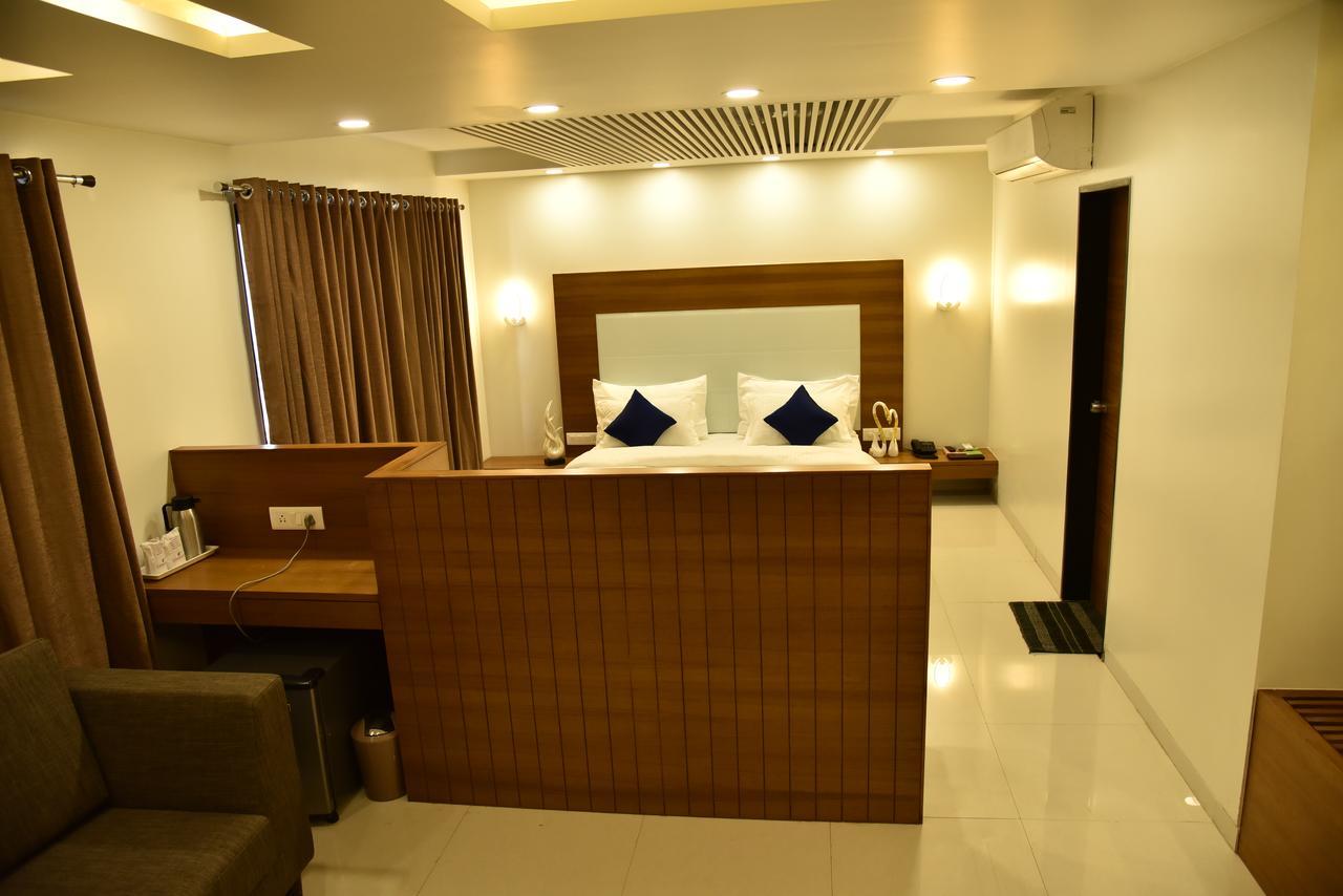 Hotel Comfort Bharuch Exterior foto